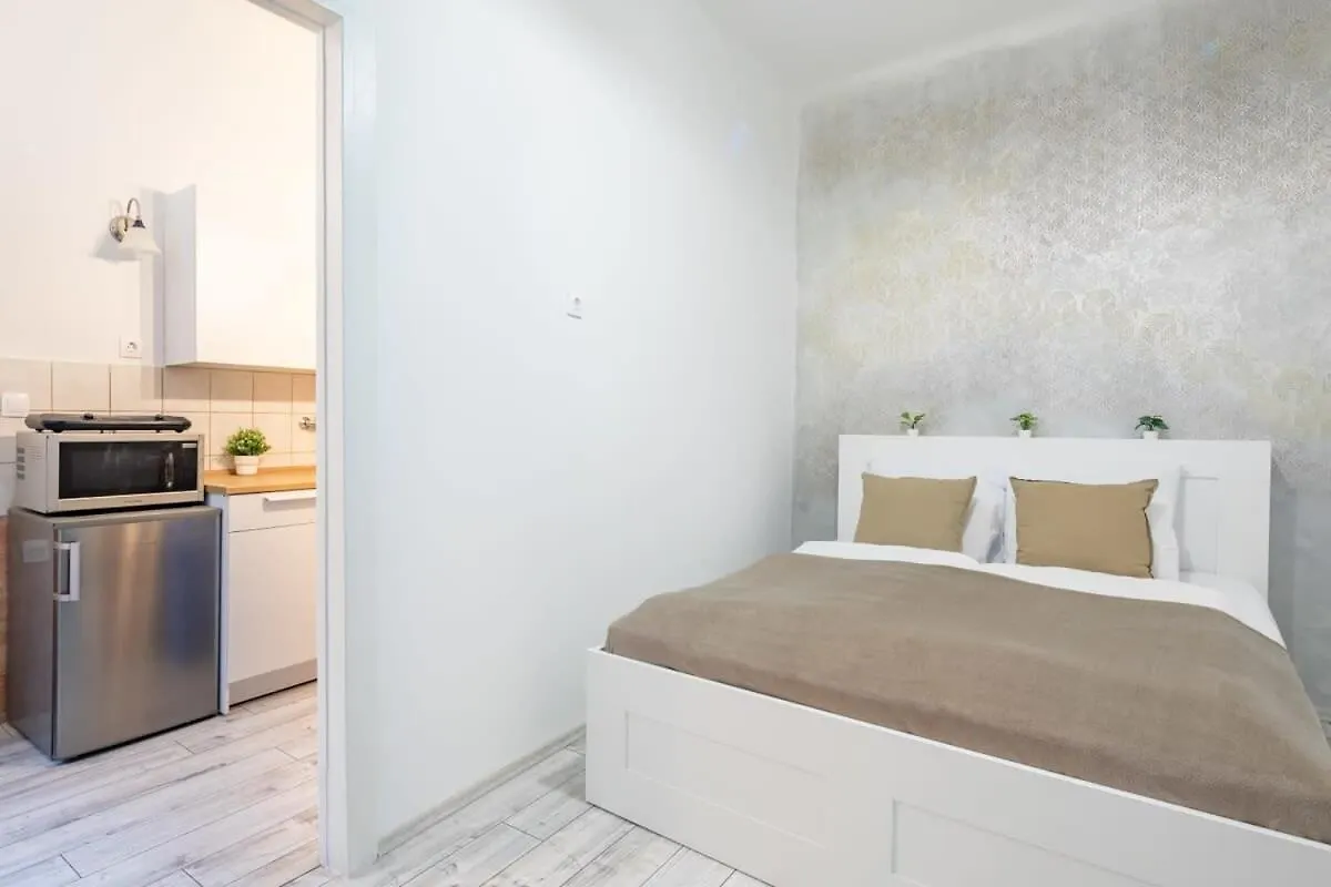 Very Central - Quiet Studio Budapest Apartment